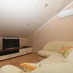 Apartman Mario With Pool By Guide