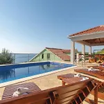 Apartman Mario With Pool By Guide